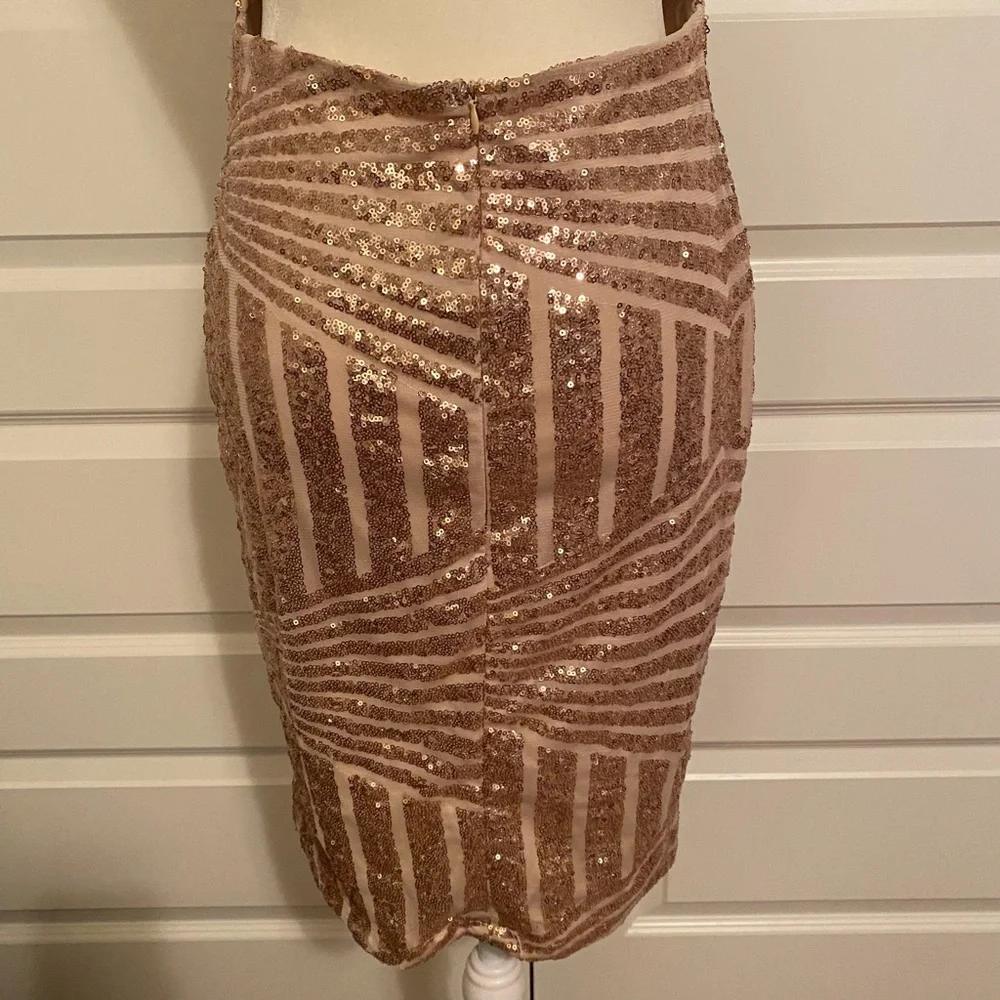 Gold deep V / Backless Sequin Dress - Picture 6 of 7